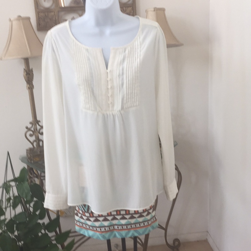 Top off white pleated front long sleeves Size S